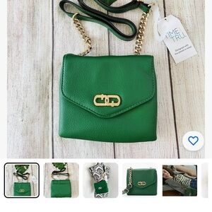 Time and tru woman green Brit flap front gold chain detail crossbody bag